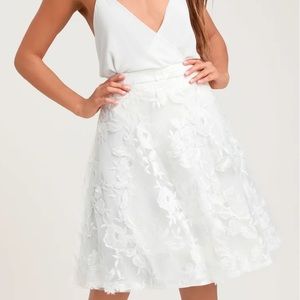 NWOT Lulu’s Flower You Doing White Embroidered Floral Midi Skirt Small Party
